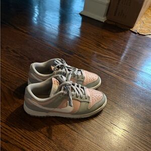 Nike dunks low Pink and Gray